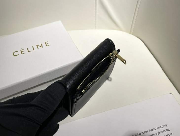 Picture of Celine Wallets _SKUfw225667931fw